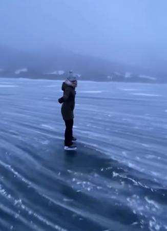 当冰湖遇到暴风雪，这就是世界尽头的景象吗